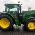 John Deere 6135R