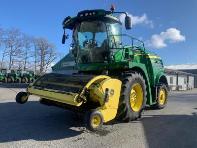 John Deere 8300