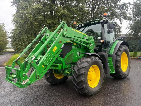 John Deere 6135R